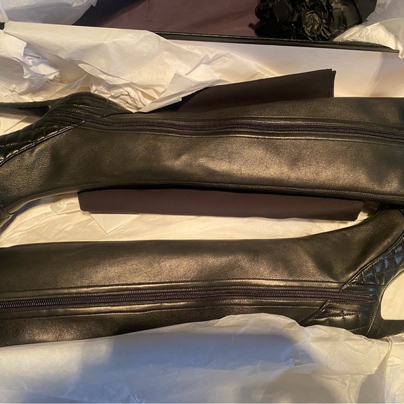 NIB Chanel High Quilted Lambskin Boots Size 37.5 - Picture 2 of 11